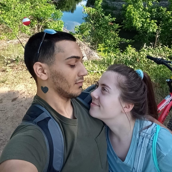 Meet your Posher, Courtney - Picture 2 of 3